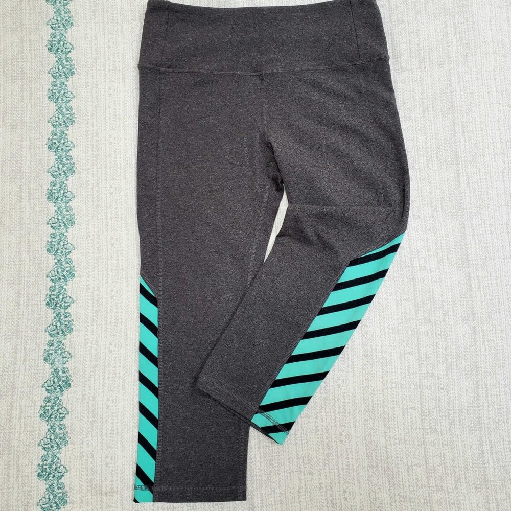 ALO Yoga Pants High Waisted Capri M/L- NWOT!